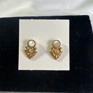 Vintage Avon Goldtone‎ Delicate Mother of Pearl Pierced Earrings New Without Box